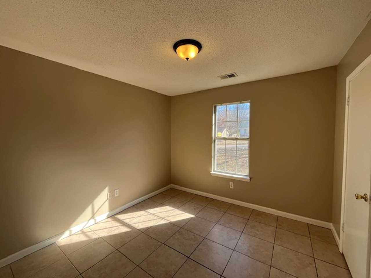 5928 Briarwood Dr - Photo 6 of 10