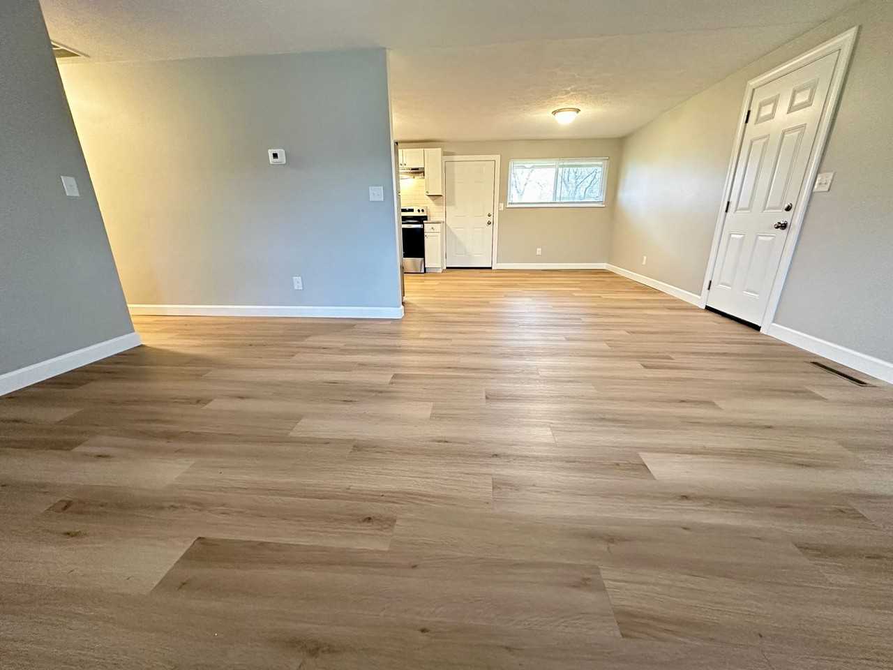 305 Primrose Ln - Photo 3 of 22