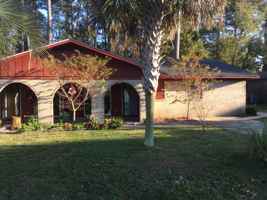 featured image of 1011 S Poplar Dr