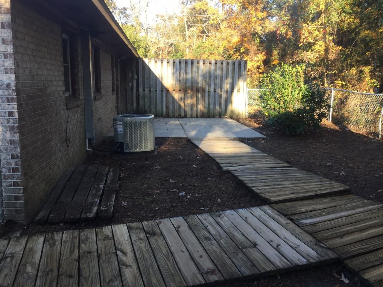 1011 S Poplar Dr - Photo 5 of 14