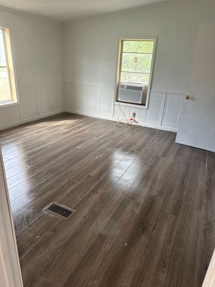 202 Oakwood Dr - Photo 4 of 9