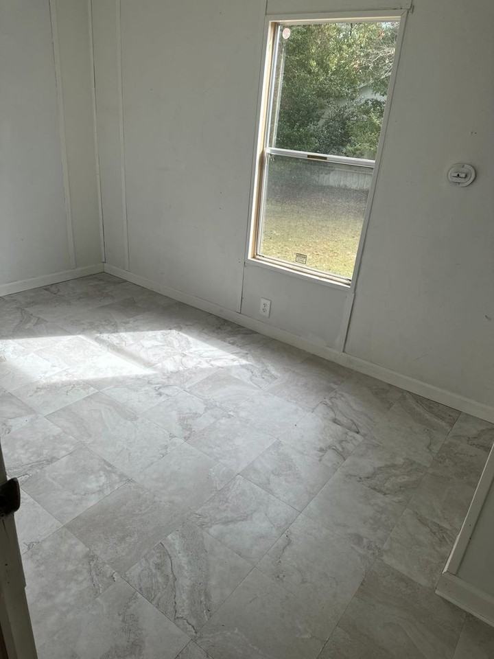 202 Oakwood Dr - Photo 5 of 9