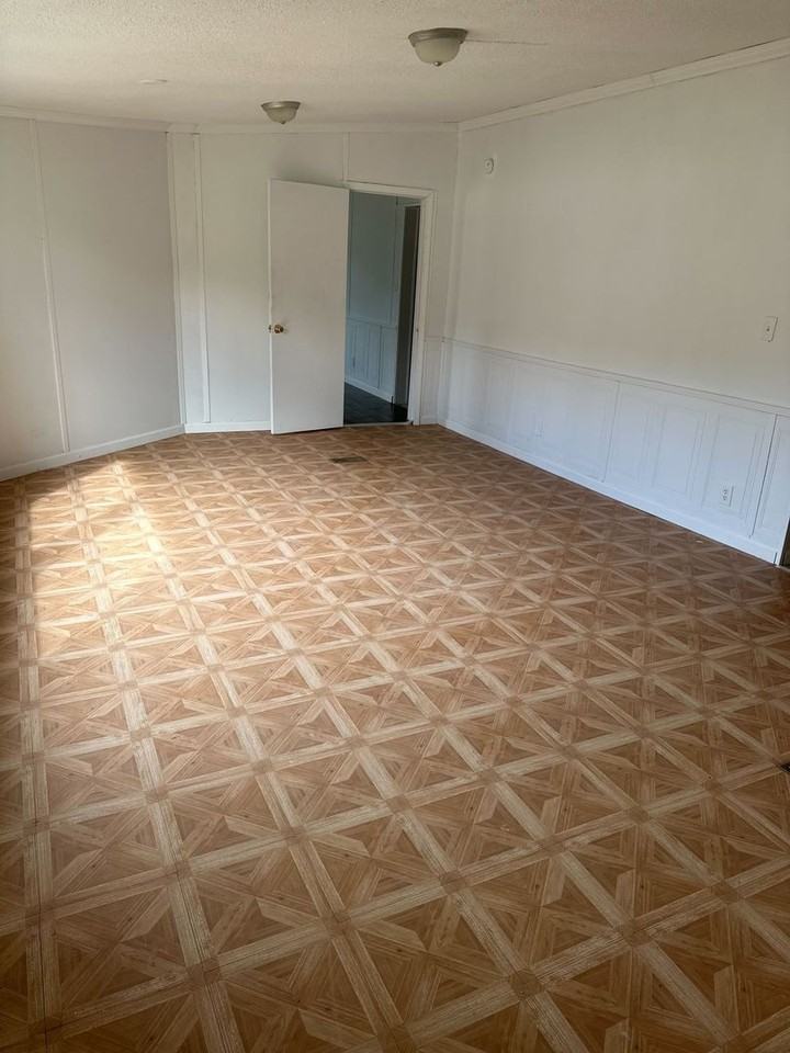 202 Oakwood Dr - Photo 7 of 9