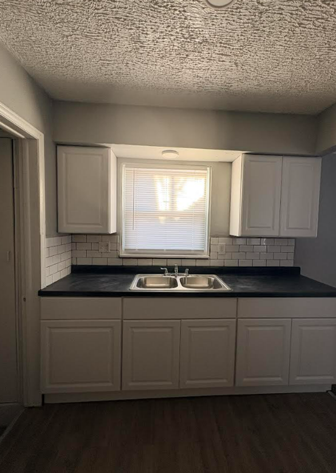 18428 Stahelin Ave - Photo 2 of 11