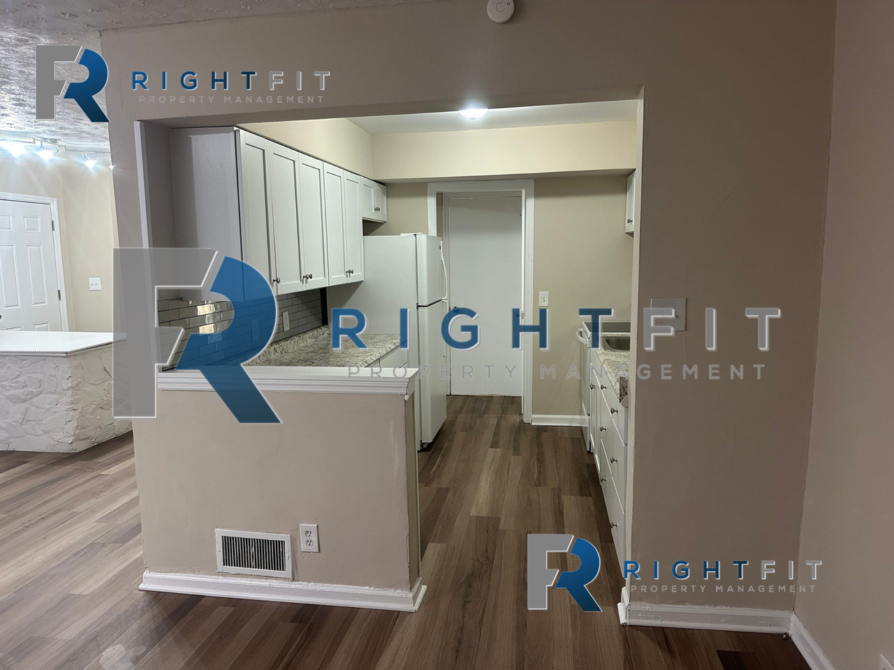 1430 Amberley Dr - Photo 3 of 20