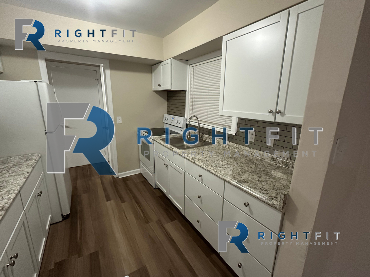 1430 Amberley Dr - Photo 4 of 20