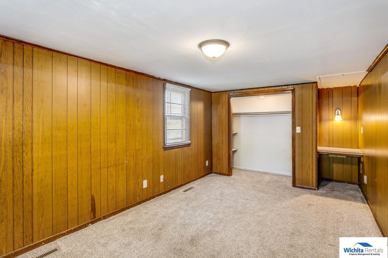 2532 S Greenwood St - Photo 5 of 10