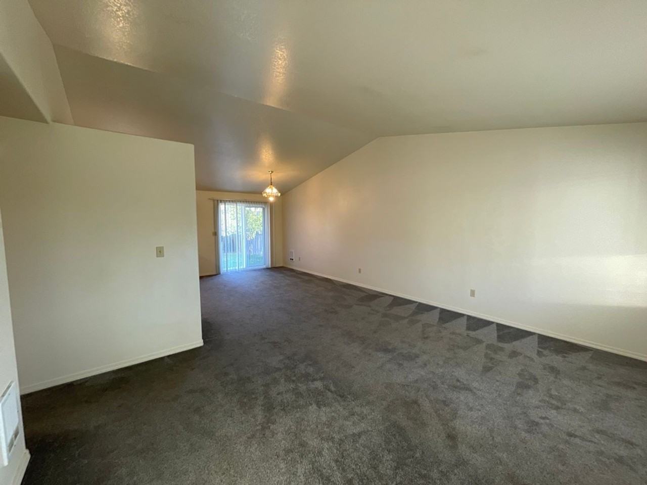 3463 Sw Reindeer Ave - Photo 3 of 23