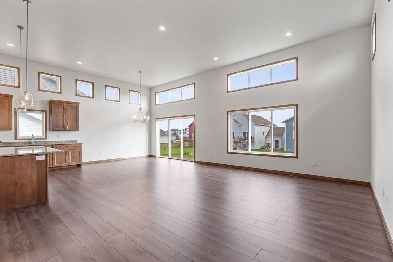 2714 10th St W - Photo 3 of 22