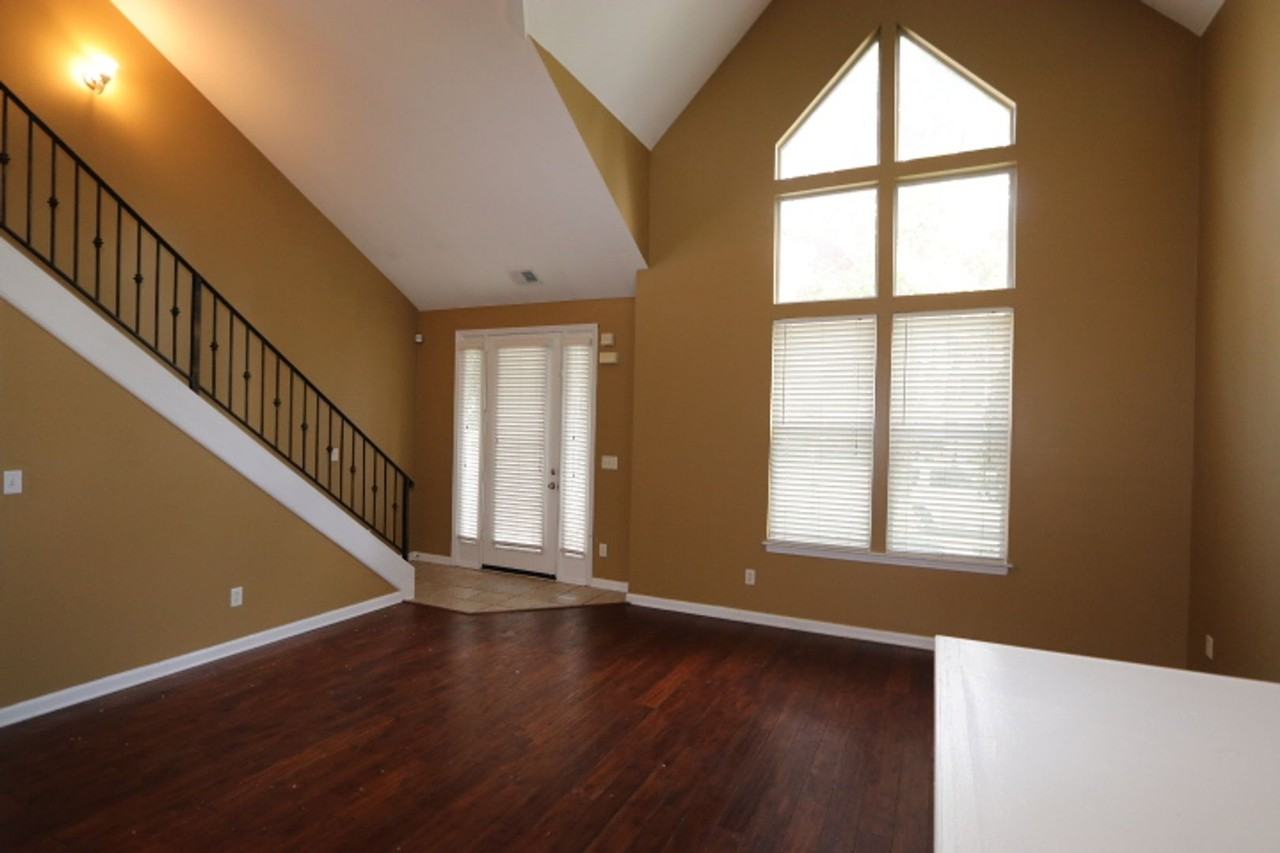 1219 Island Pl E - Photo 2 of 20