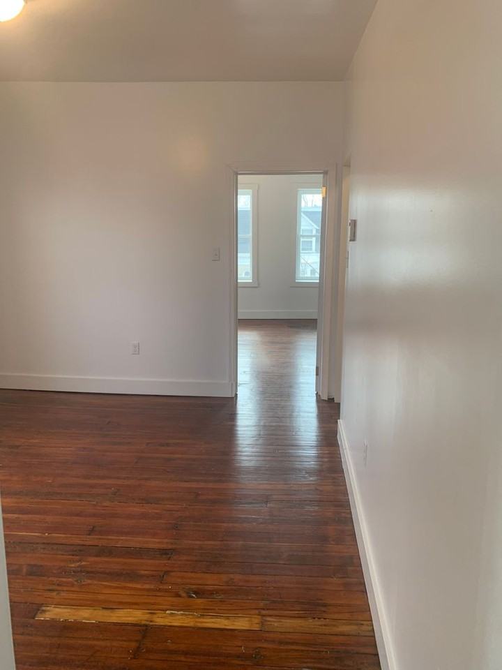 643 W Princess St #3 - Photo 7 of 13