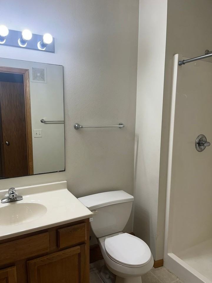 90 Circle Dr #1 - Photo 4 of 5