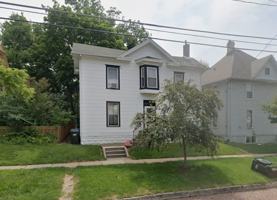 featured image of 412 N Linn St