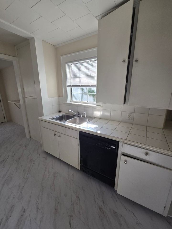 340 8th St Ne - Photo 5 of 11