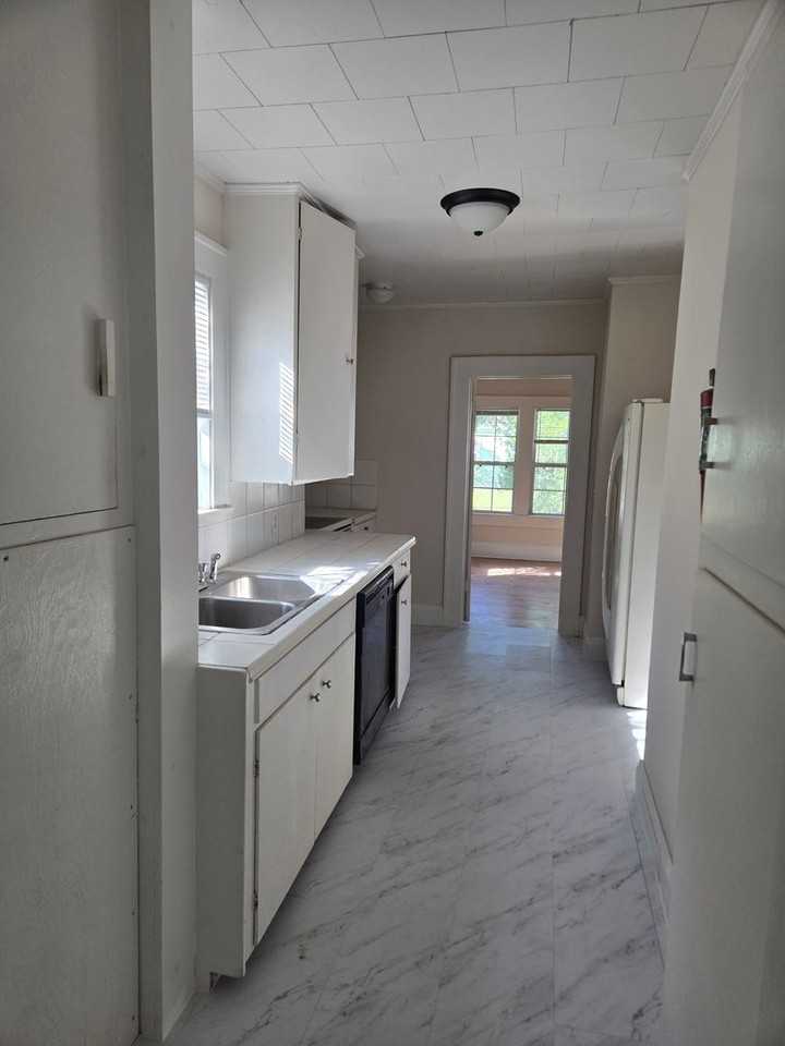 340 8th St Ne - Photo 6 of 11