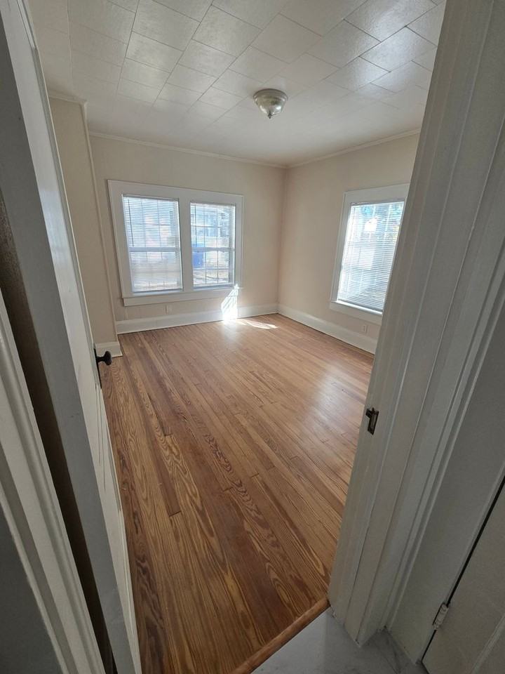 340 8th St Ne - Photo 7 of 11