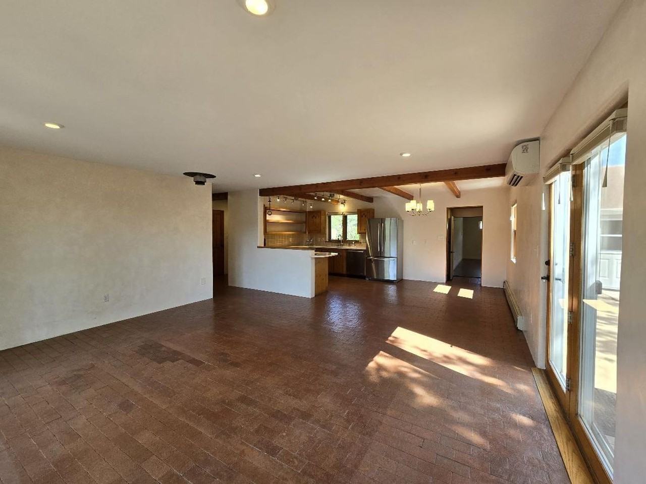 133 Valley Dr - Photo 7 of 34