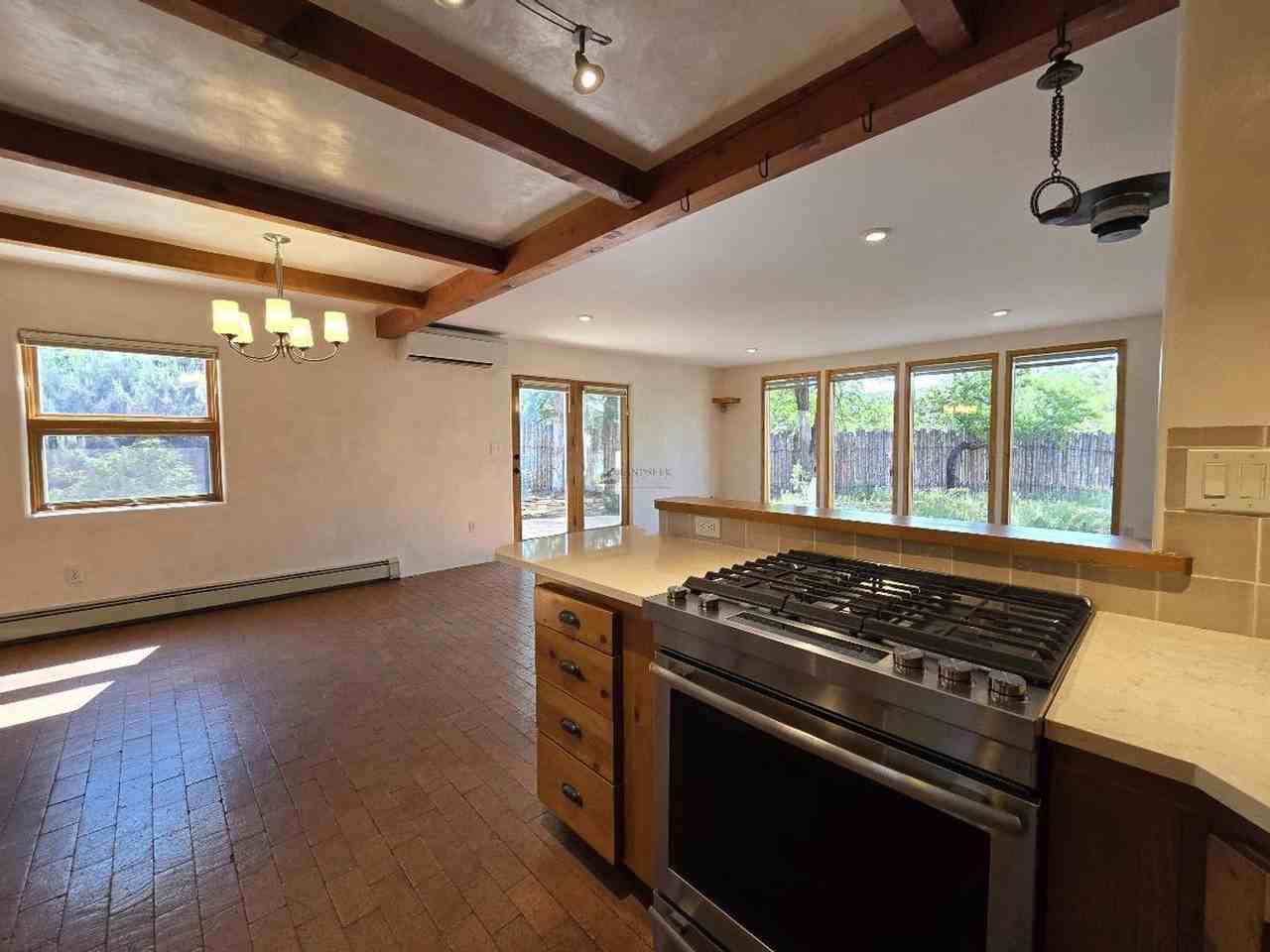 133 Valley Dr - Photo 3 of 34