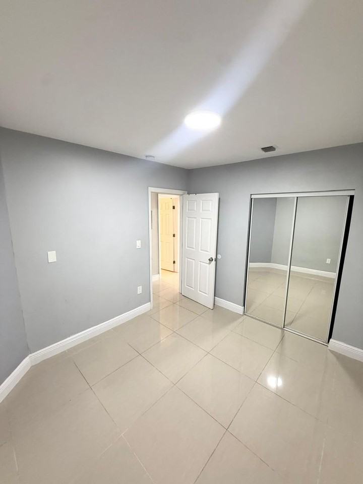 Kravich - 170 NW 204 St - Photo 5 of 8