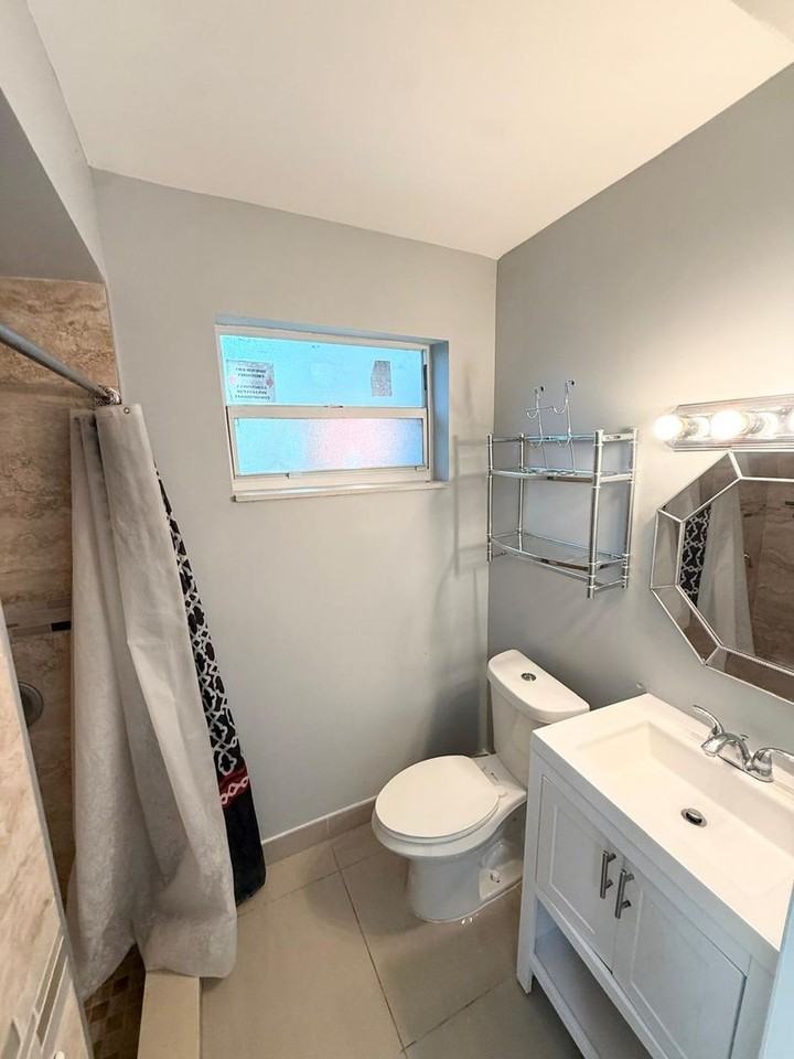 Kravich - 170 NW 204 St - Photo 6 of 8