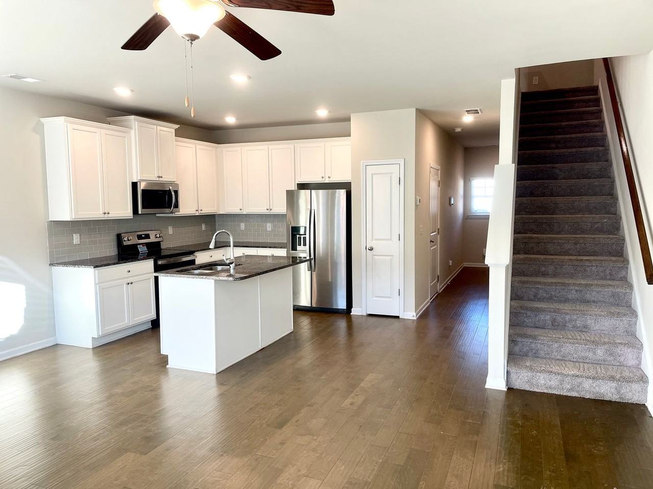 3502 Lakeview Crk - Photo 5 of 24