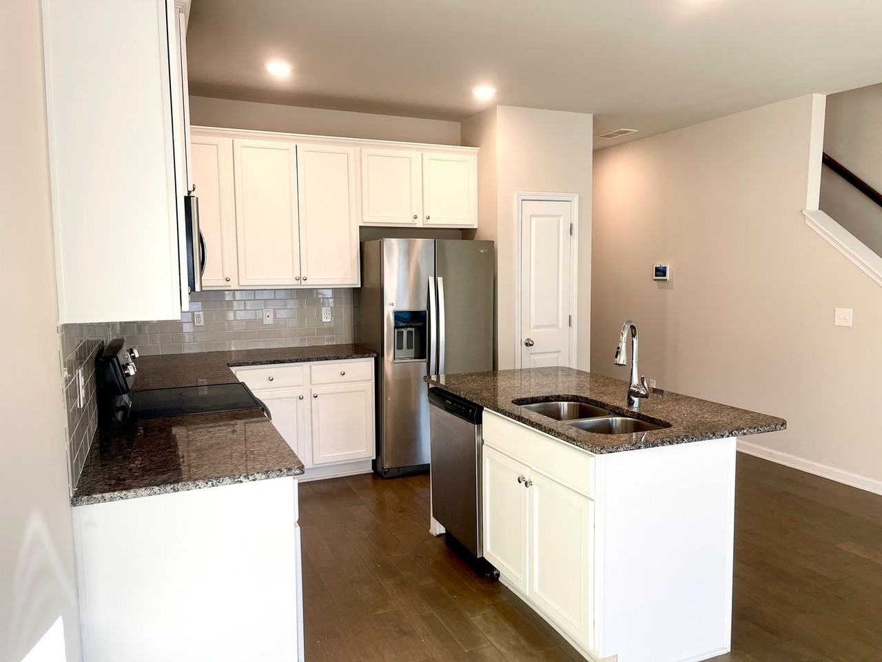 3502 Lakeview Crk - Photo 6 of 24