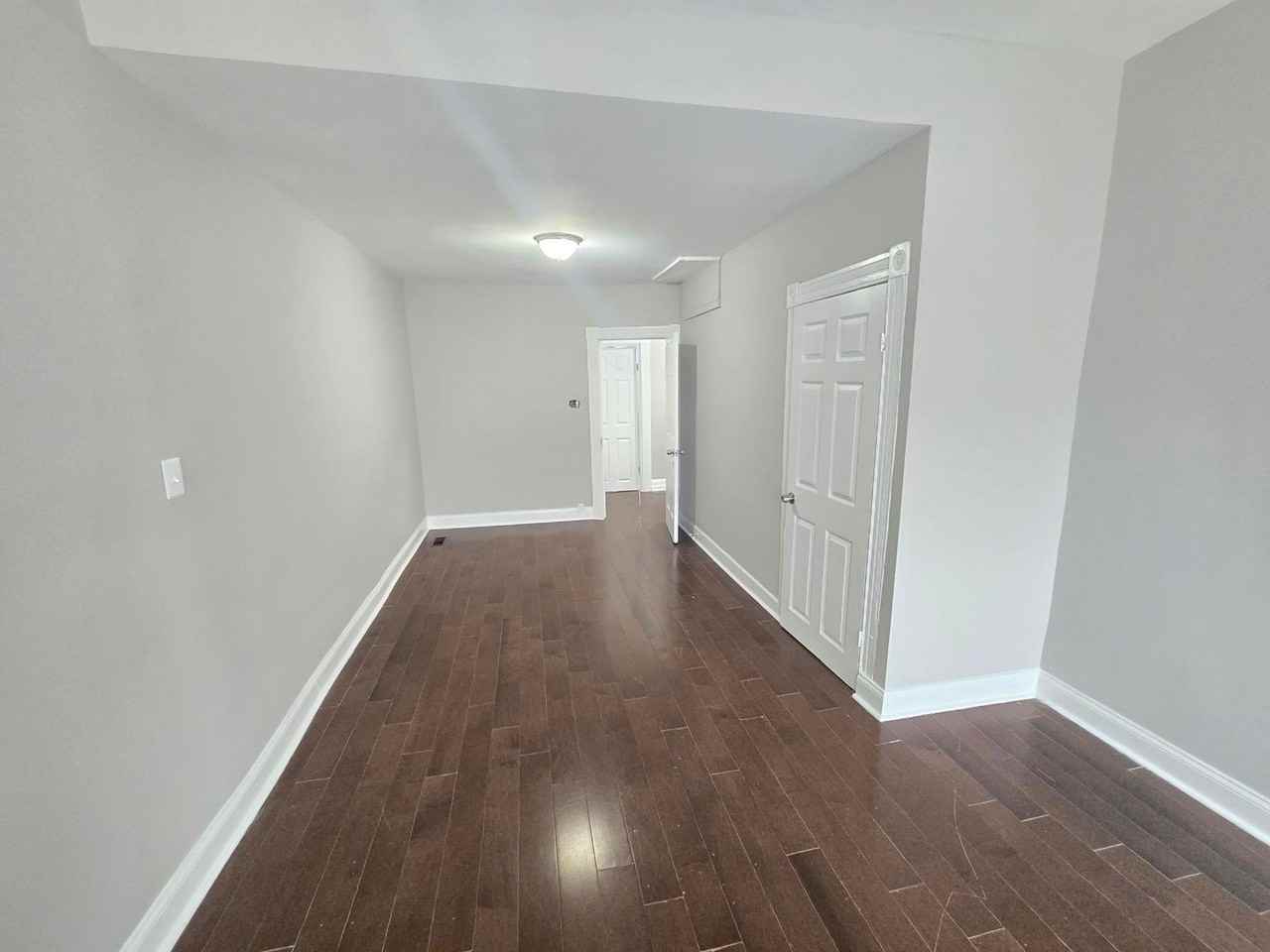 402 N Curley St - Photo 7 of 12