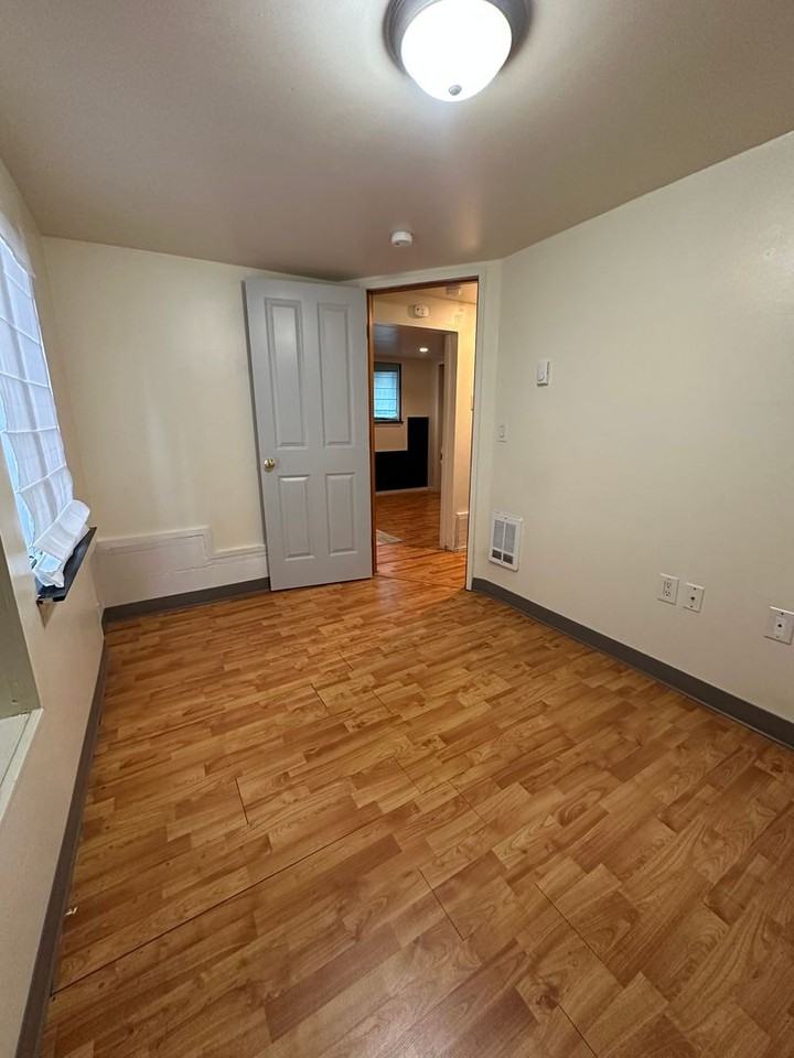 6213 Commercial Ave - Photo 6 of 15