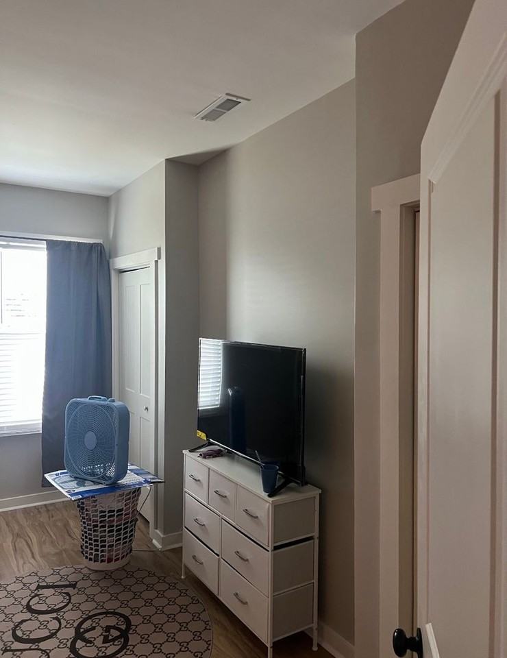 1917 W Madison St - Photo 6 of 14