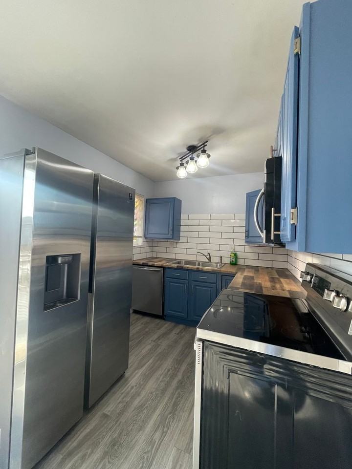 1556 Chadwick Dr - Photo 3 of 19