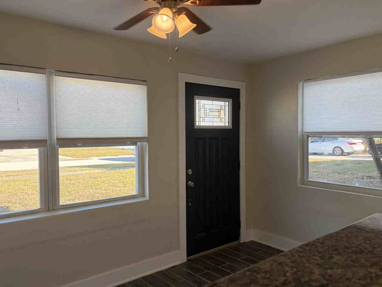 736 86th Ave N - Photo 3 of 36