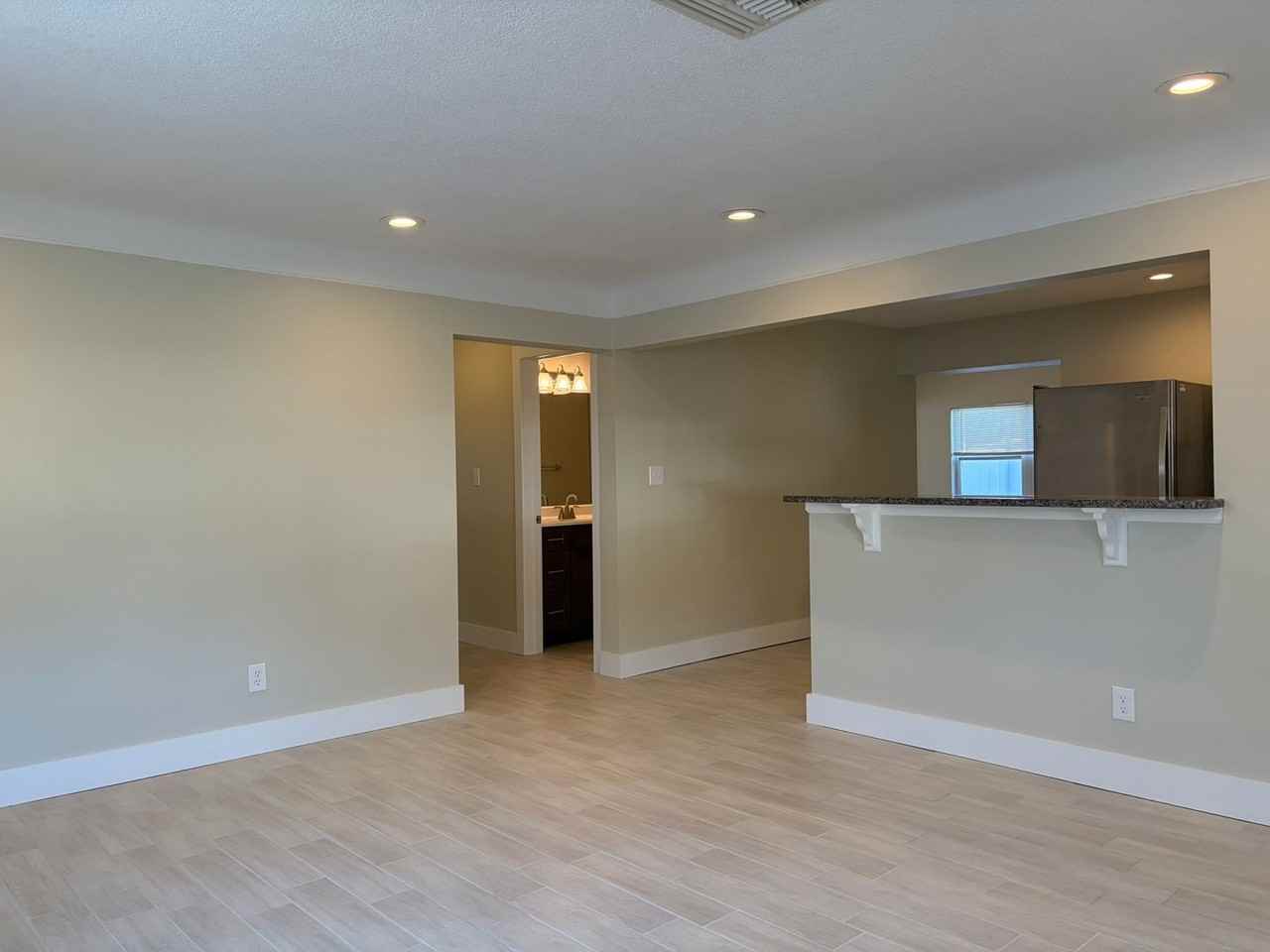 736 86th Ave N - Photo 4 of 36