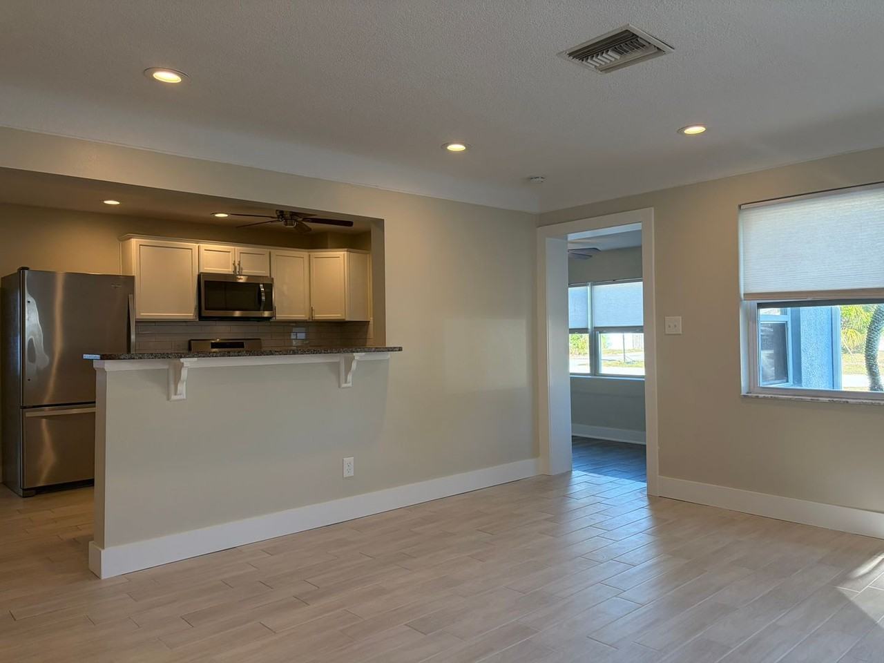 736 86th Ave N - Photo 6 of 36