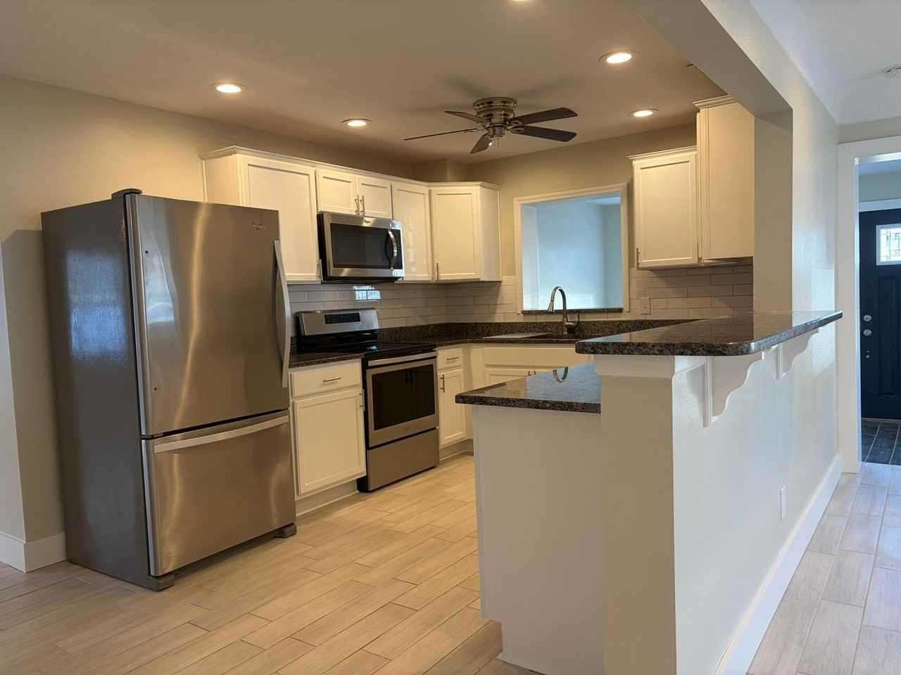 736 86th Ave N - Photo 7 of 36