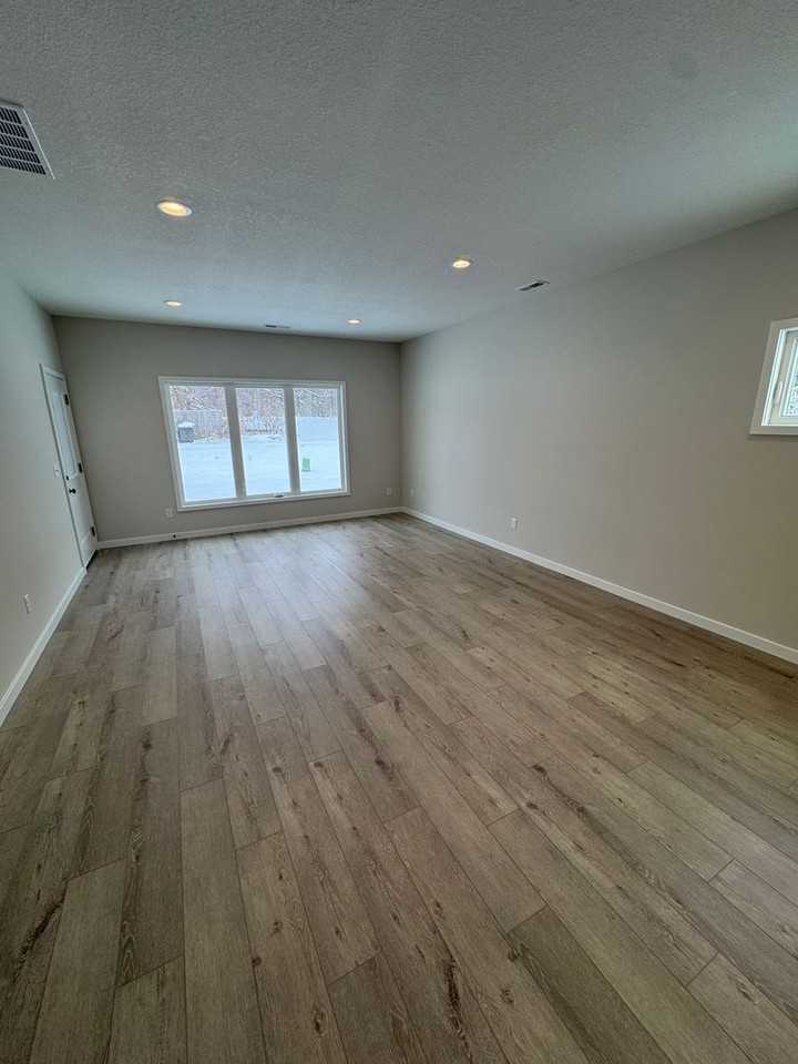 1072 Emilee Ct - Photo 2 of 10