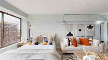 featured image of 16 W 10th St