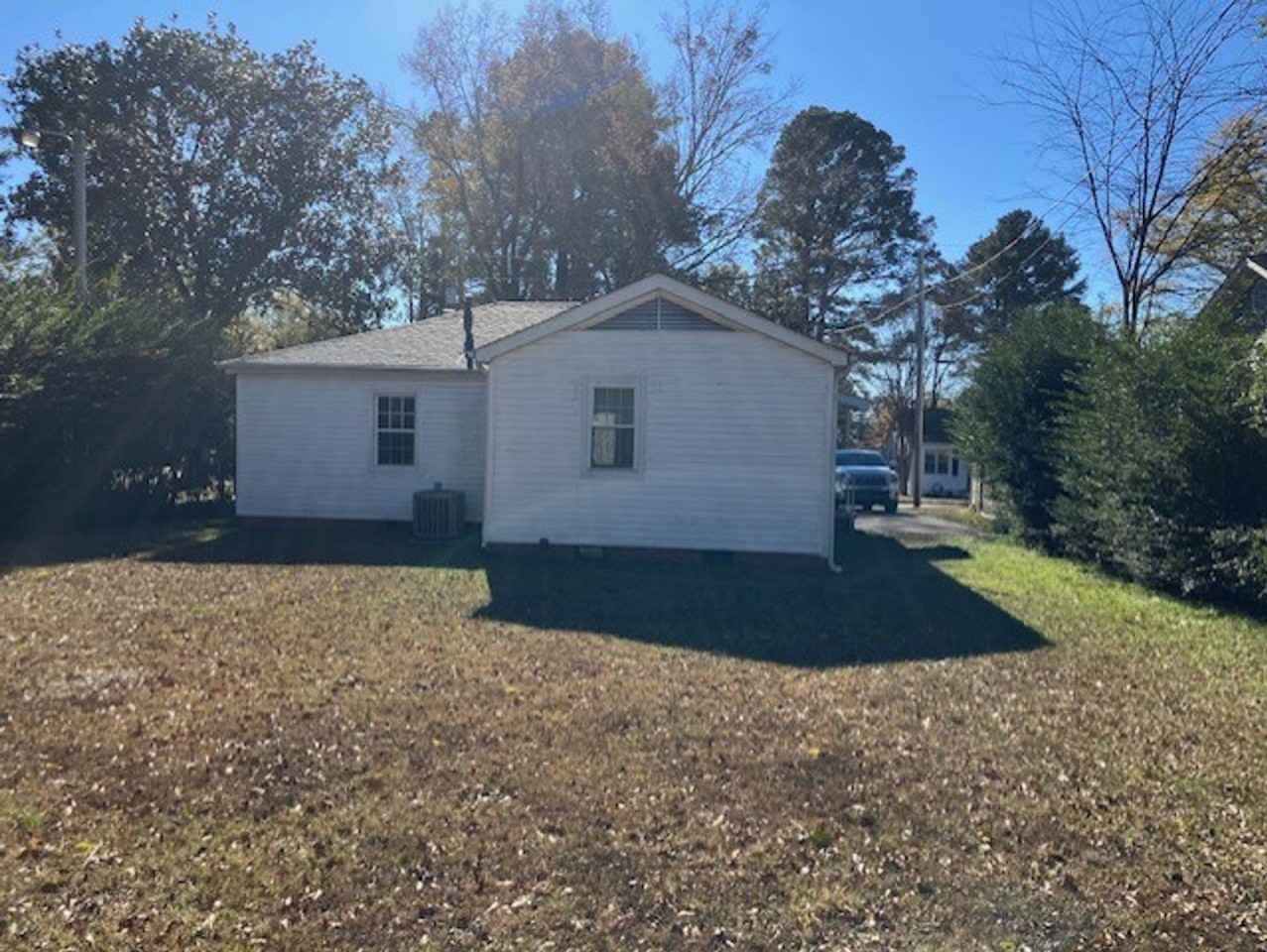 1314 Marshall St - Photo 3 of 14