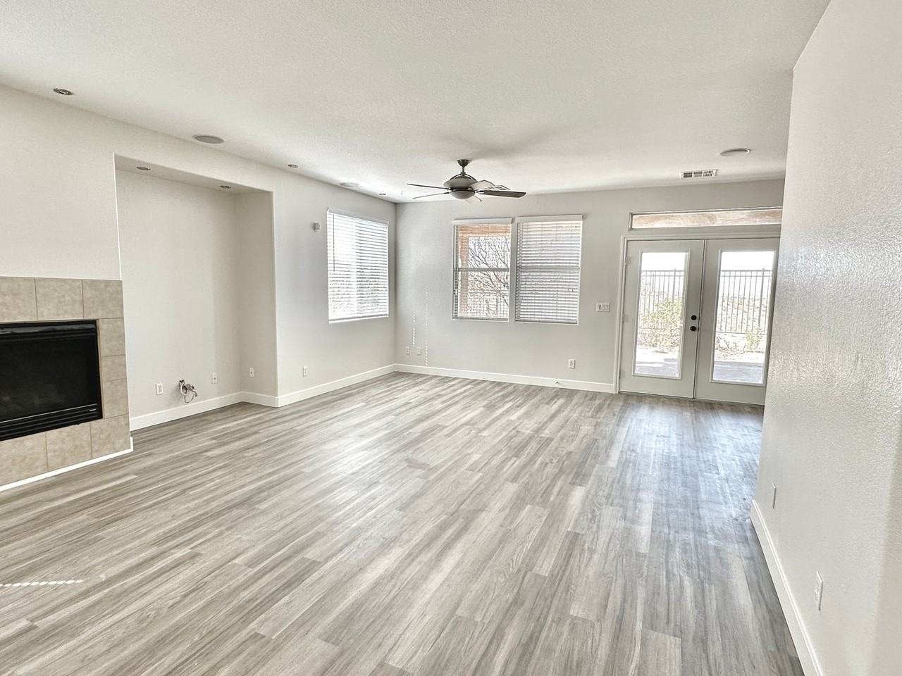 2773 Drumlanrig St - Photo 2 of 6