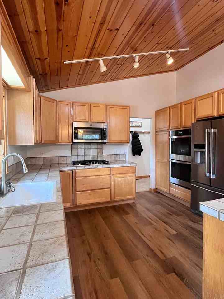 13525 Northwoods Blvd - Photo 6 of 20