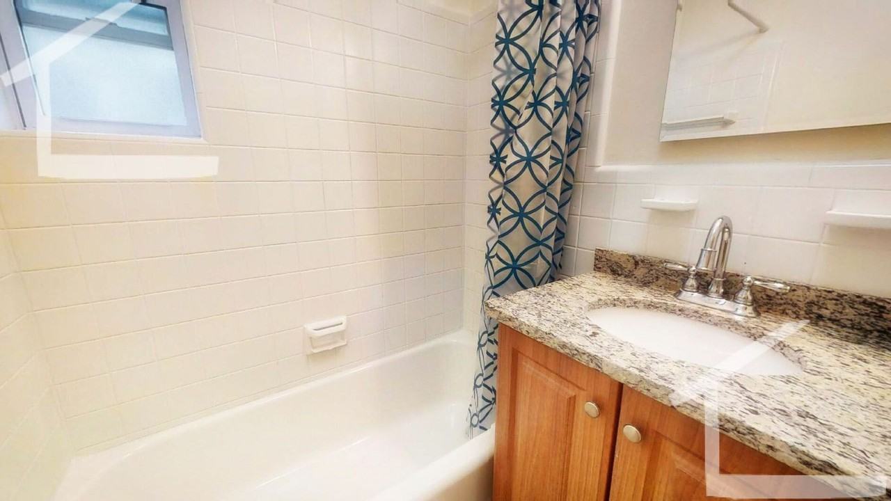 222 Babcock St - Photo 5 of 11