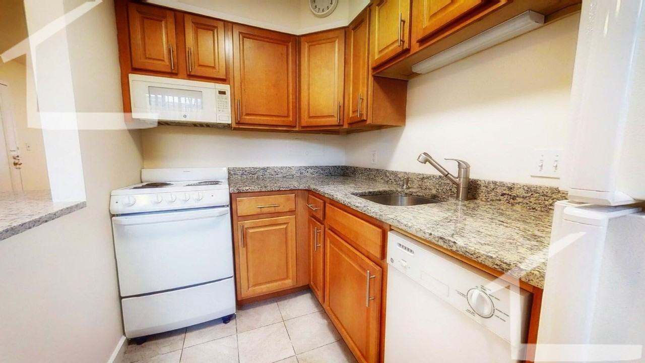 222 Babcock St - Photo 7 of 11