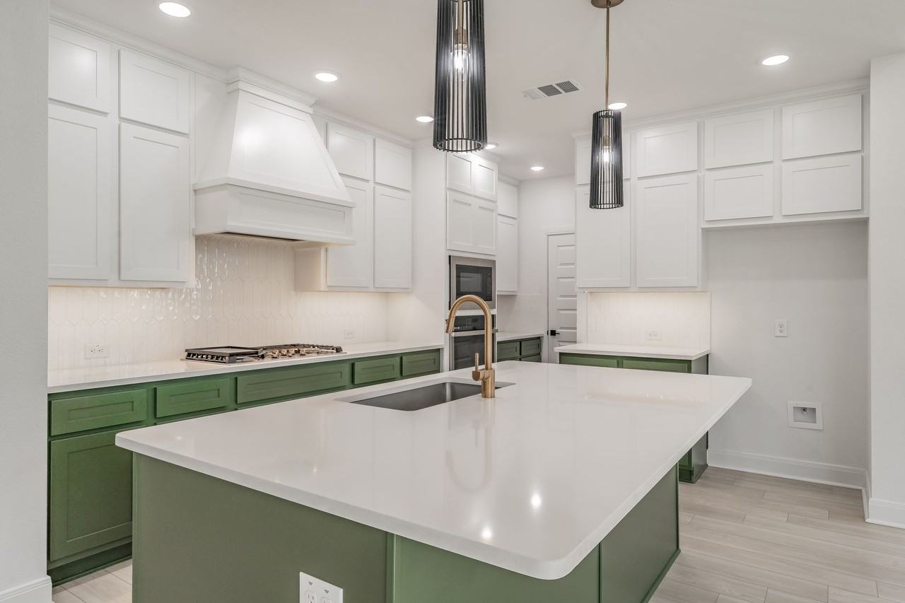 13361 Hedgebrook Pl - Photo 5 of 32