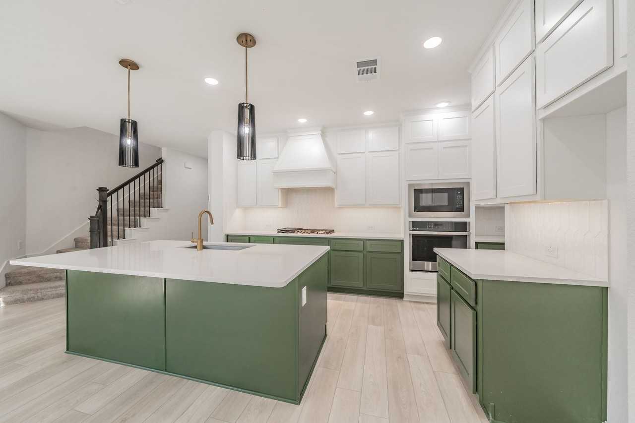 13361 Hedgebrook Pl - Photo 6 of 32