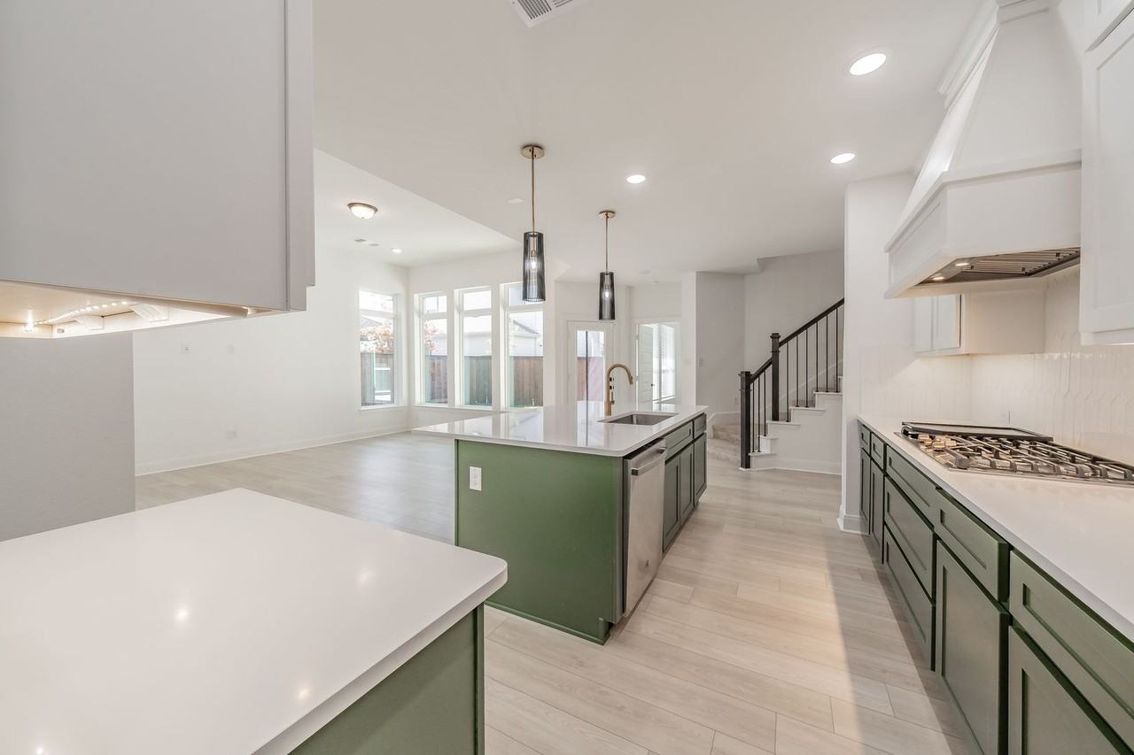 13361 Hedgebrook Pl - Photo 7 of 32