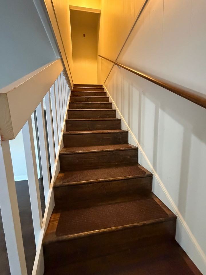 1020 Crestwood St - Photo 6 of 11