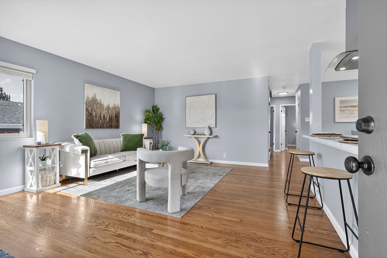 2615 Henry Ave - Photo 3 of 20