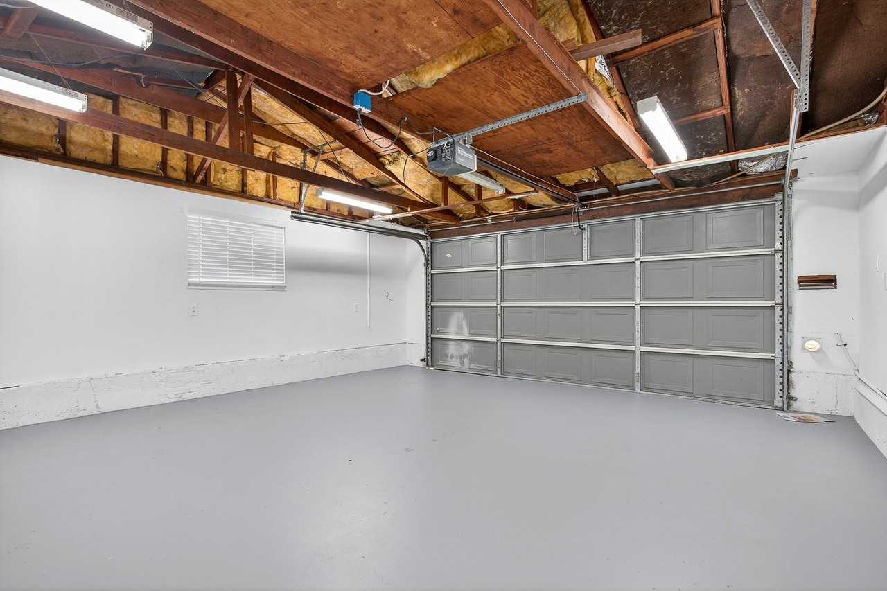 2615 Henry Ave - Photo 3 of 25