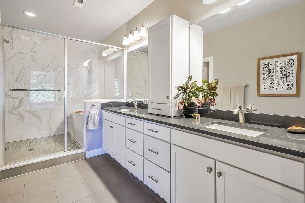 1364 Vine St - Photo 2 of 31