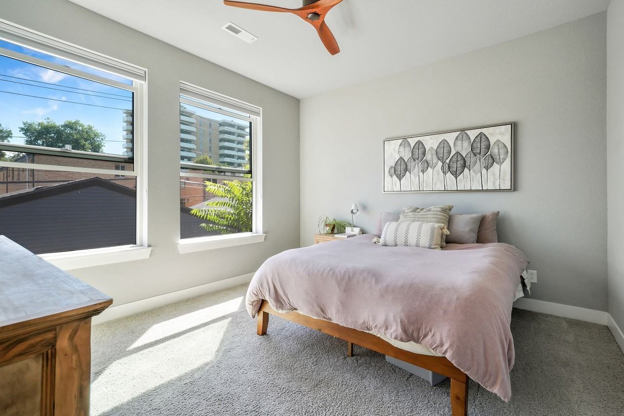 1364 Vine St - Photo 3 of 31