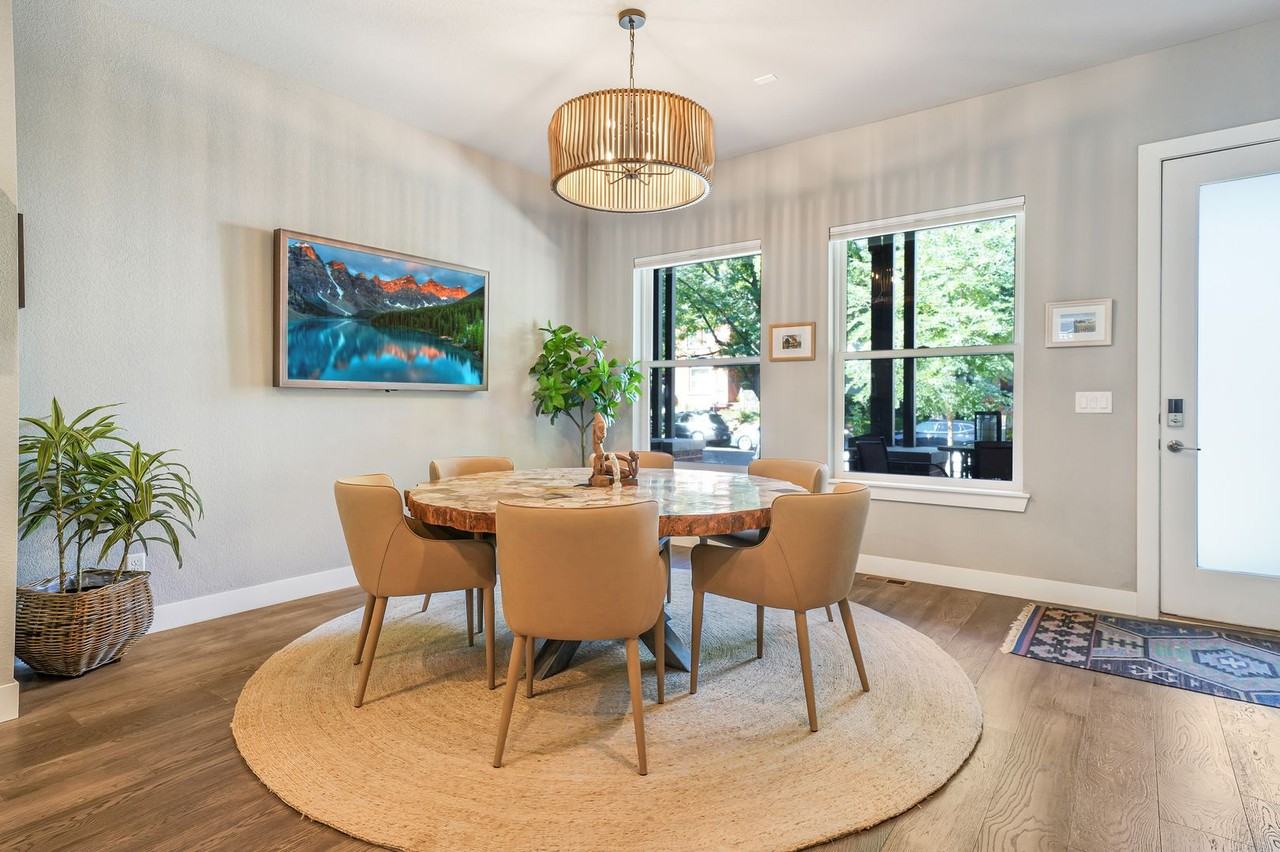 1364 Vine St - Photo 4 of 31